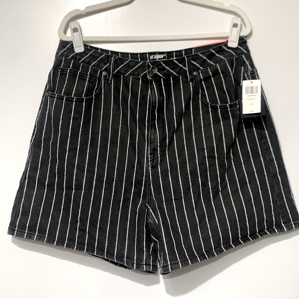 Hot Topic HT Denim Mom High Waist Black & White Vertical Sripe Shorts Size 15